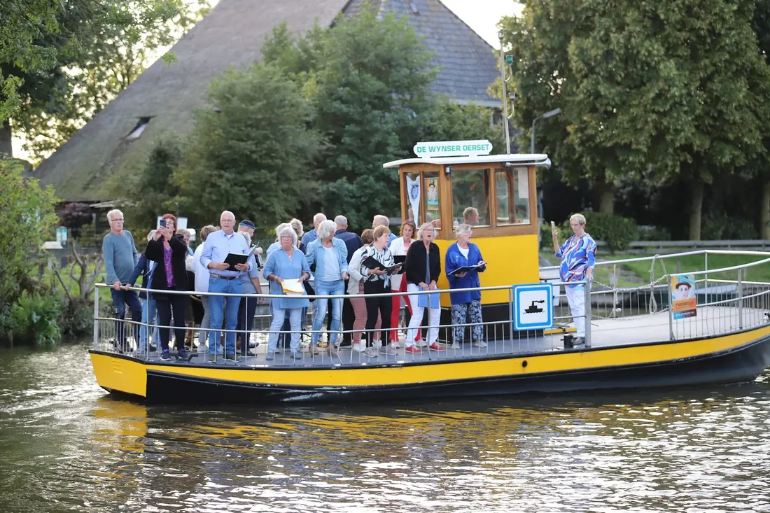 Choir on the pont: The whole choir lined up on deck