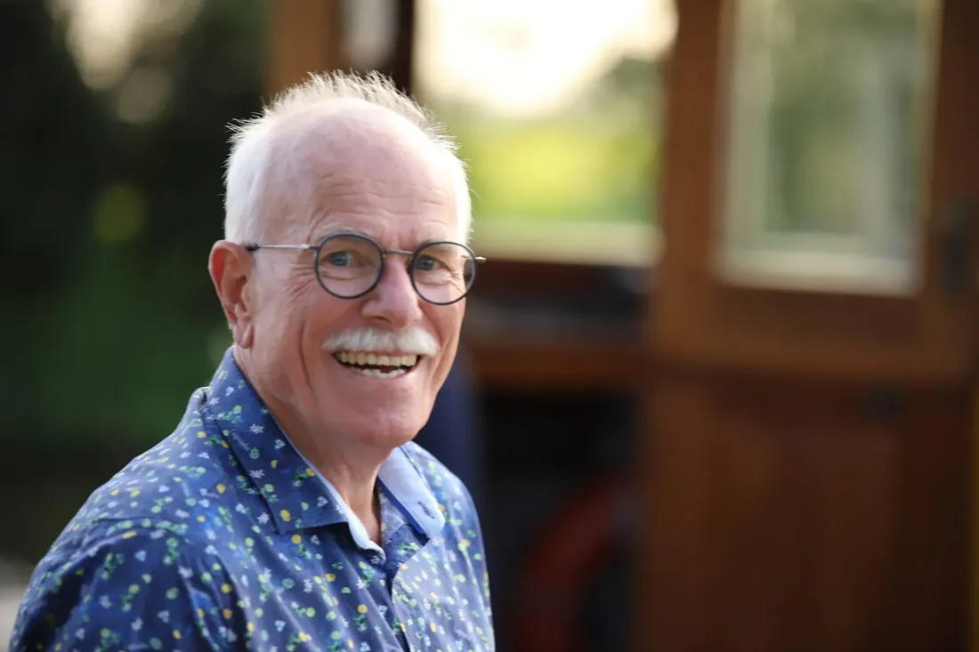 Choir on the pont: A grin between songs