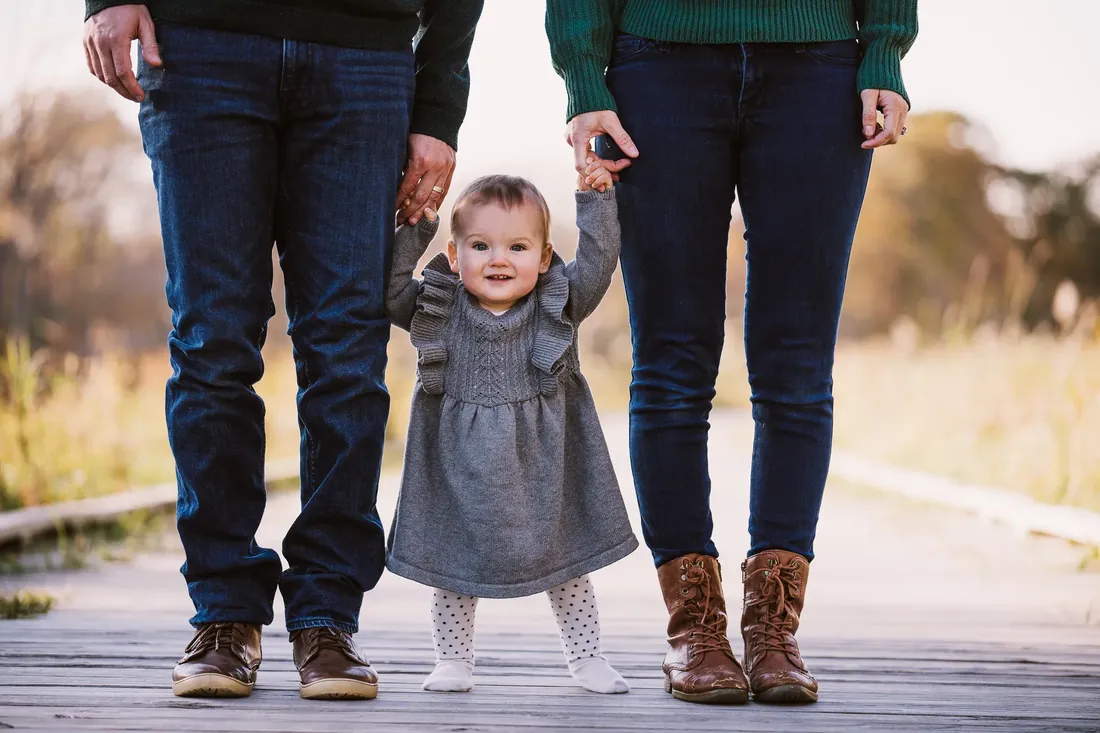 First steps between mom and dad