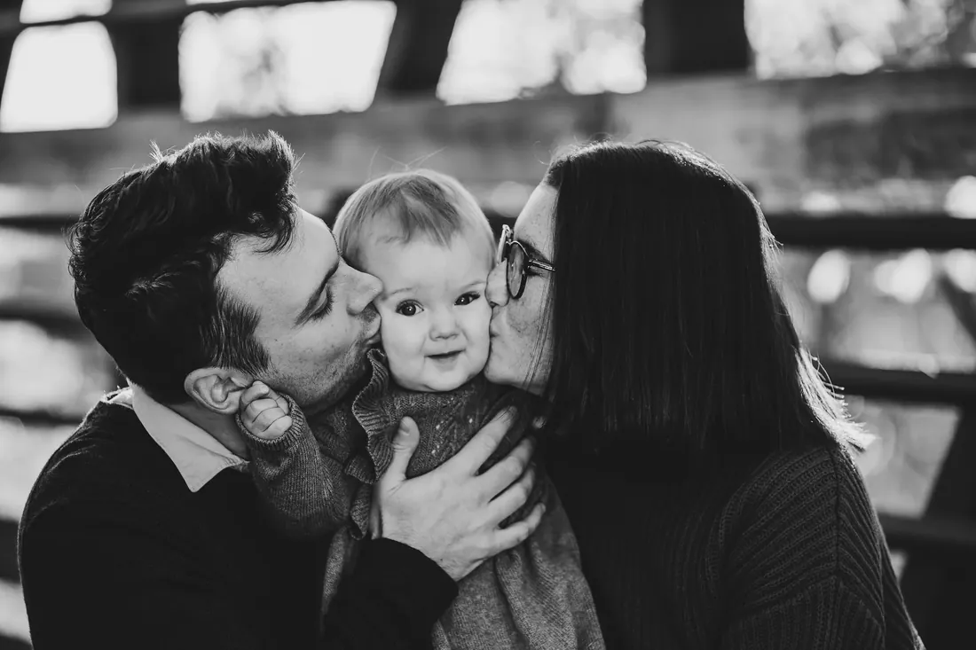 Two kisses at once, in black and white