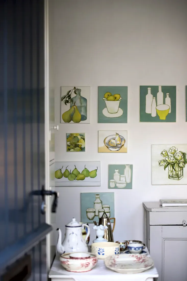 Teapots and pear prints in a shop doorway