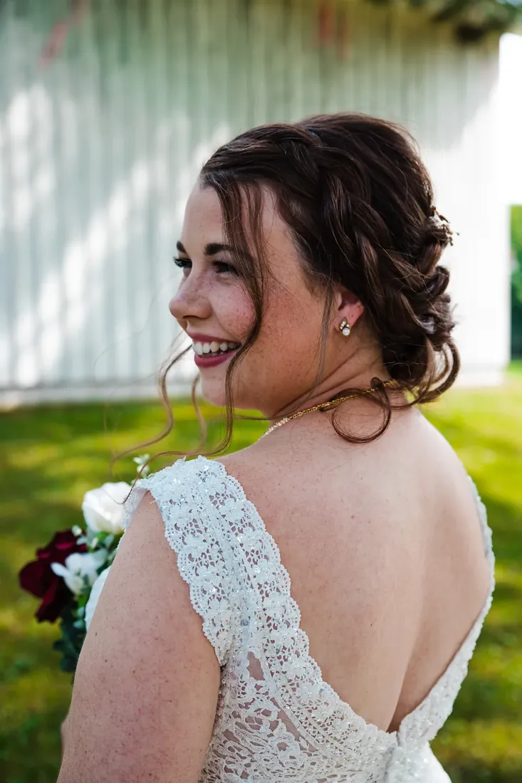 Amanda & Jack: looking back over her shoulder