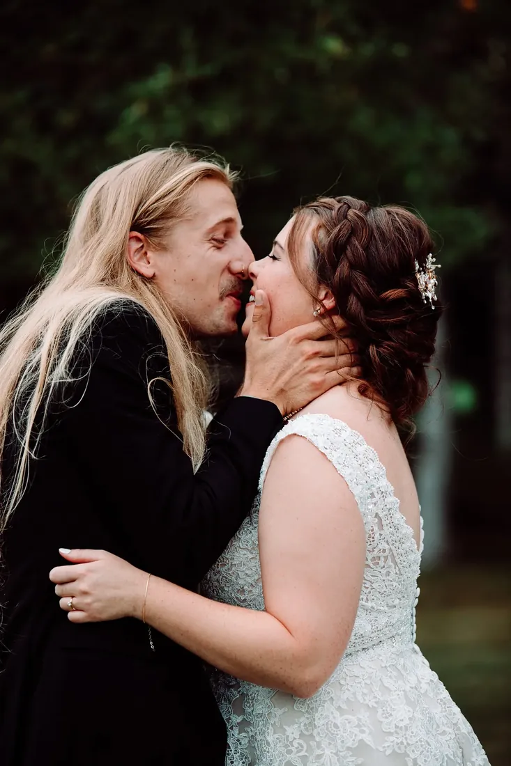 Amanda & Jack: a kiss, her face in his hands