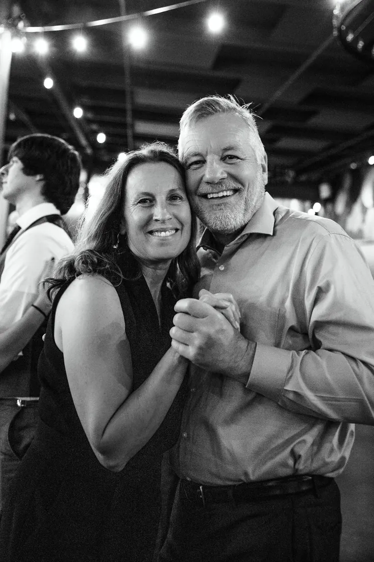 Trisha & Mark: dancing close, in black and white