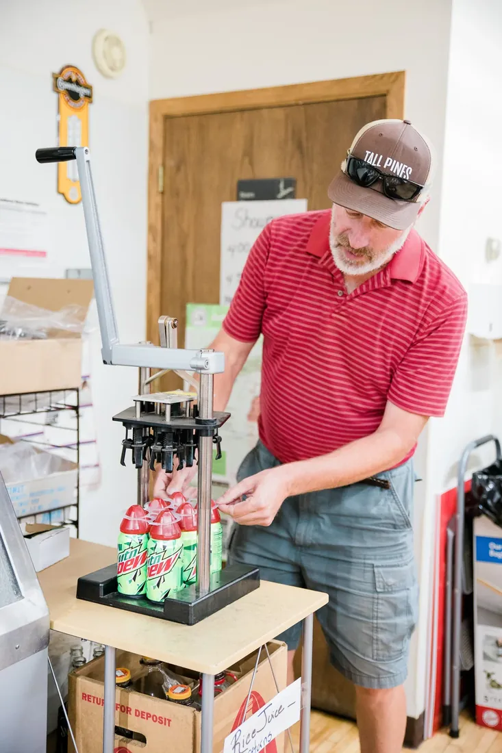 Snapping a six-pack together by hand