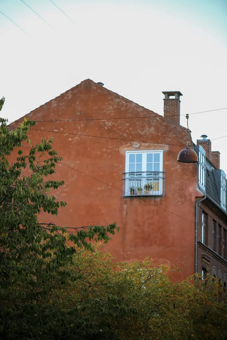 A red house with 1 blue window